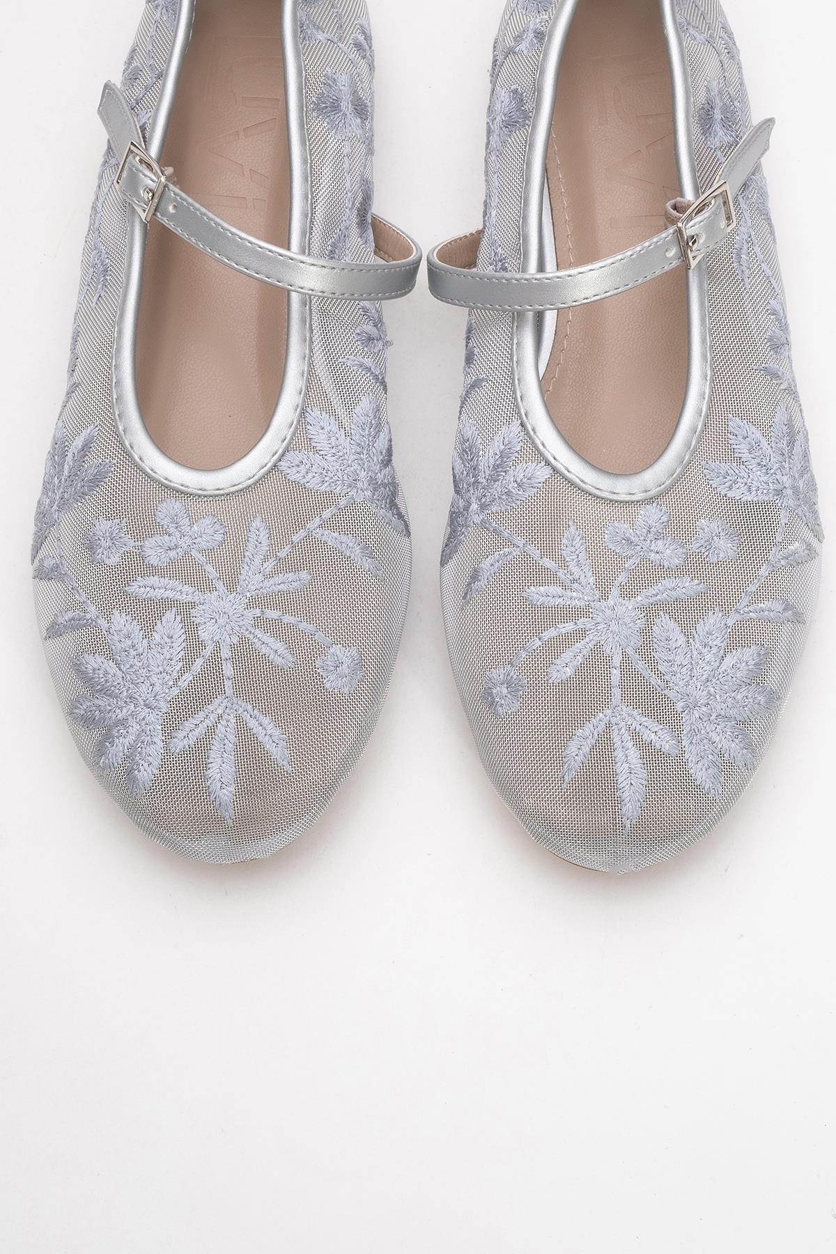 Juny Gray Mesh Floral Embroidery Ballet Flat (Women)