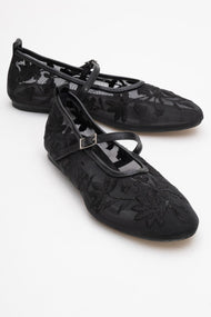 Juny Black Mesh Floral Embroidery Ballet Flat (Women)