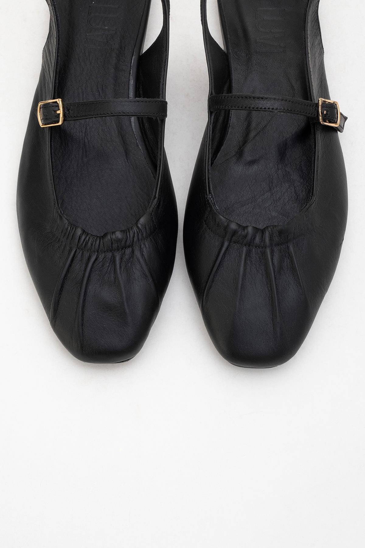 BRITNEY Black Leather Closed-Toe Sandal (Women)