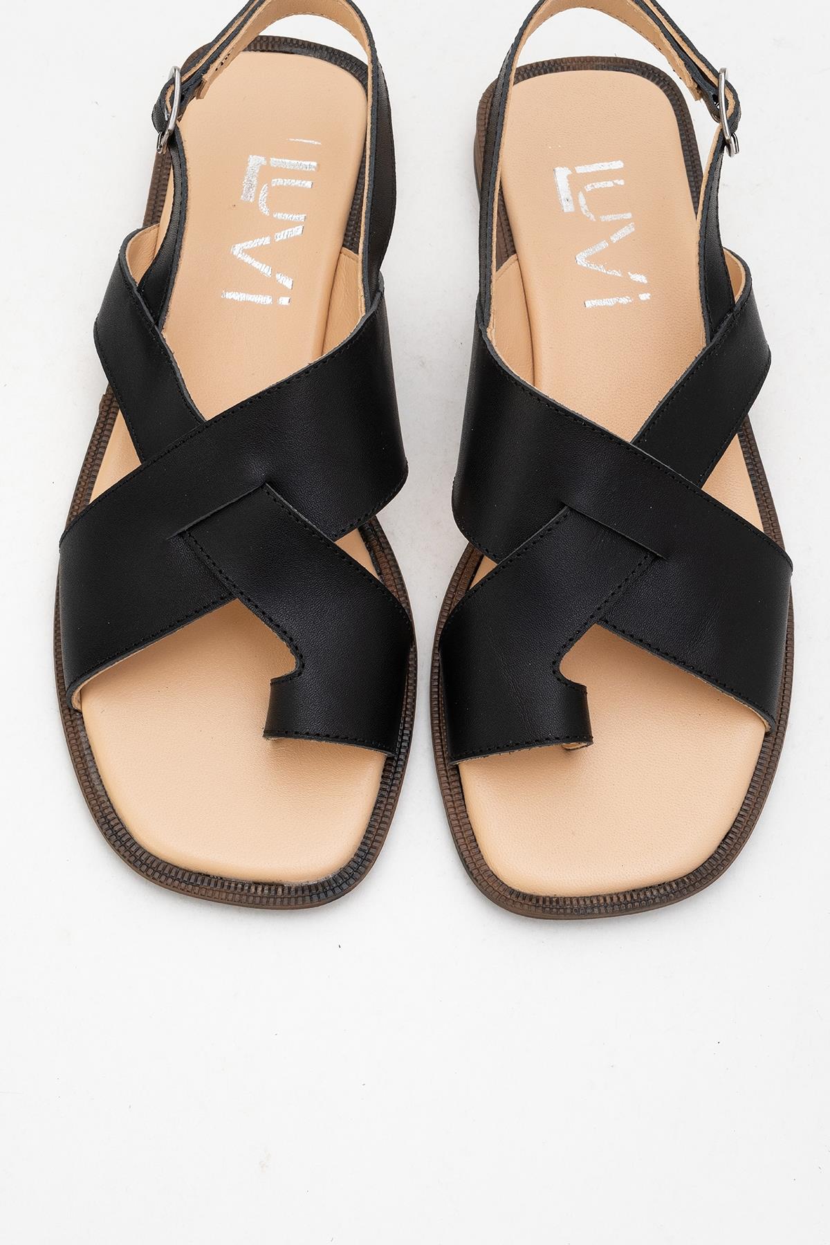 Louna - Black Leather Thong Sandals (Women)
