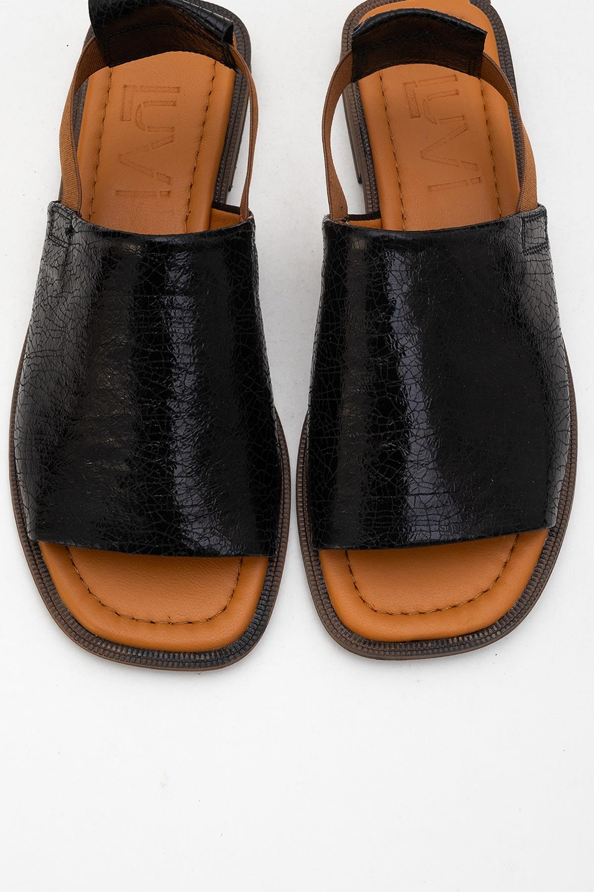 Fuela - Black Elastic Leather Sandals (Women)