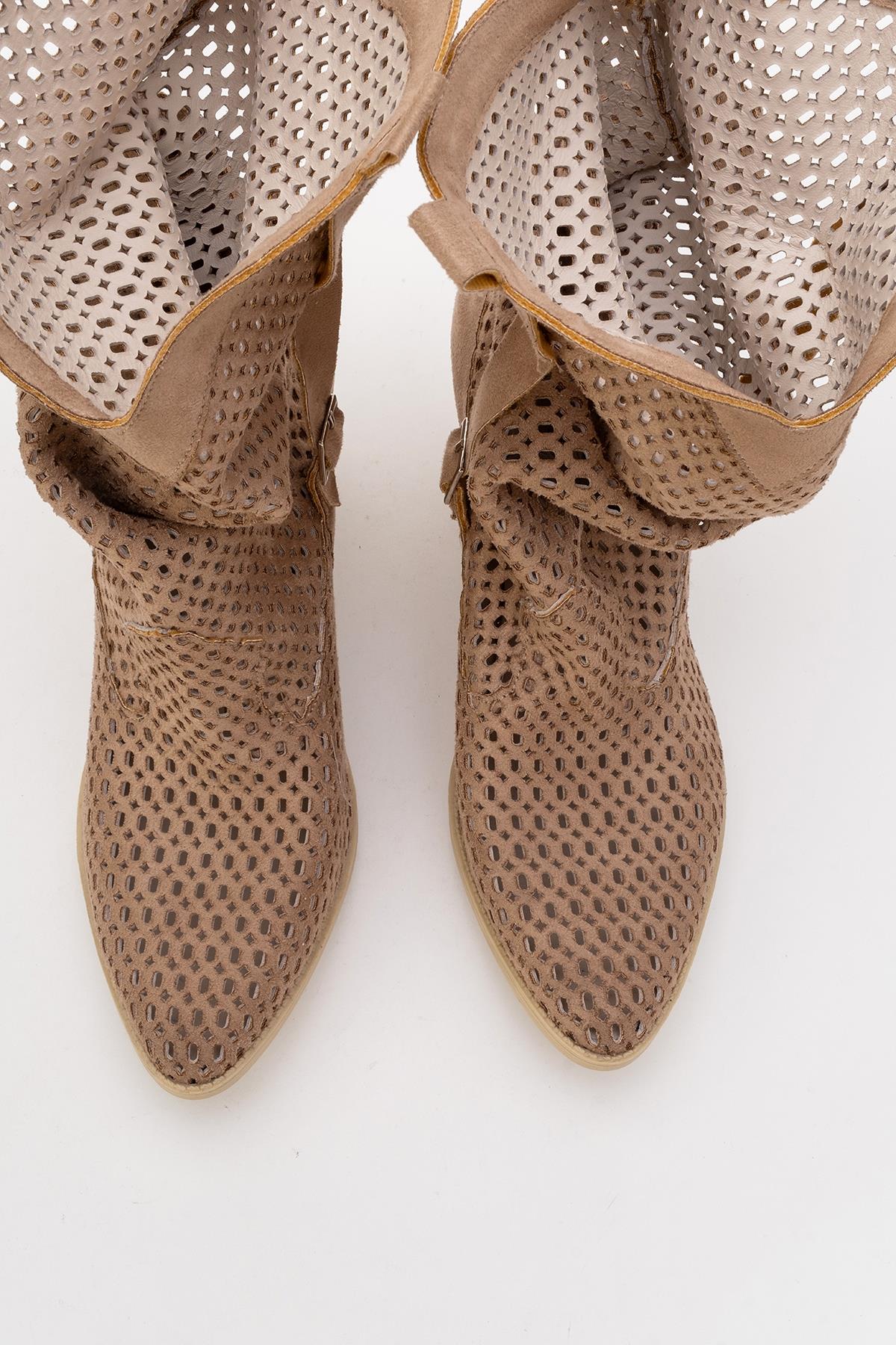 Larry Dark Beige Elasticated Block Heel Boot (Women)