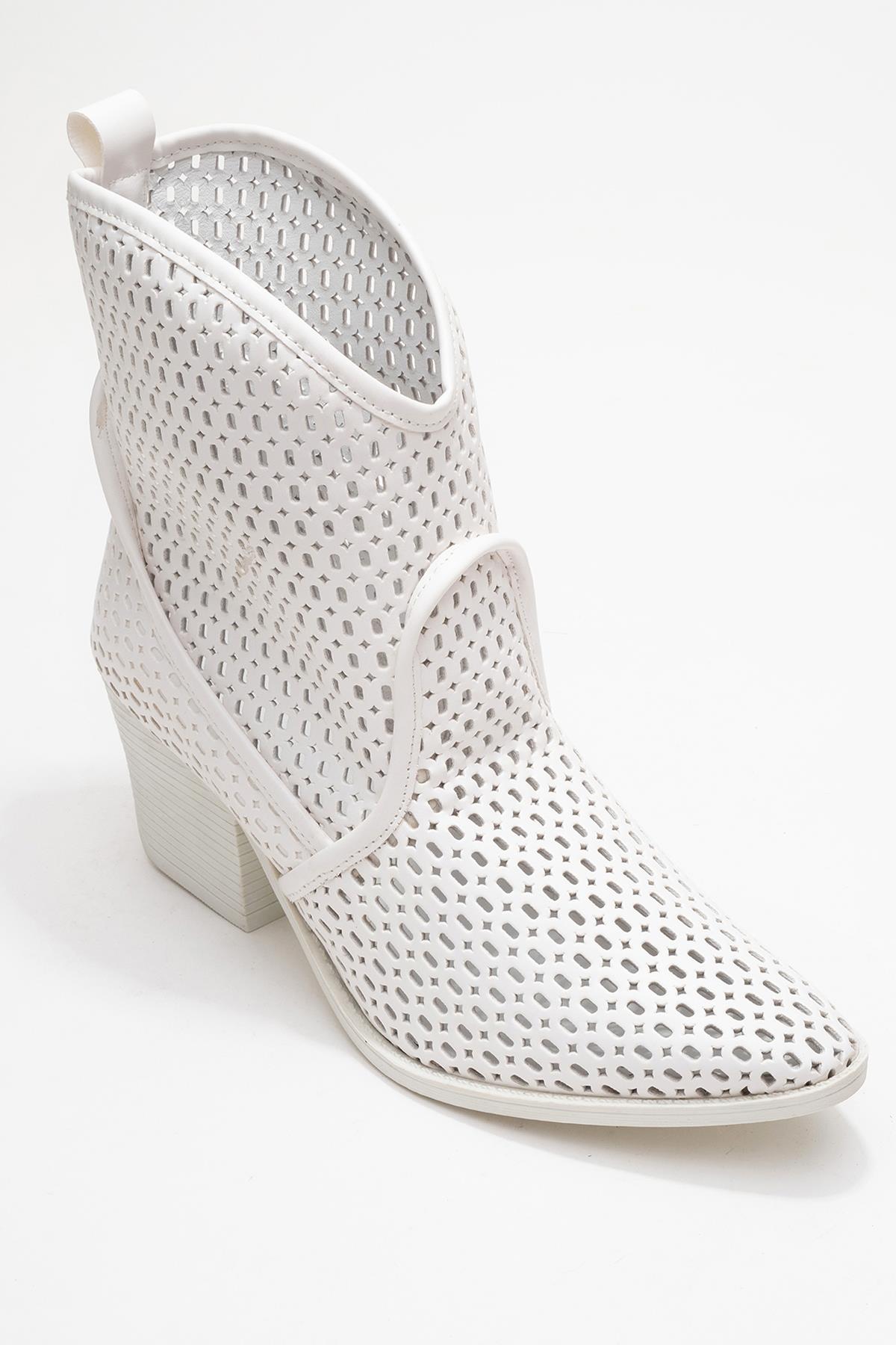 Pera White Block Heel Boot (Women)