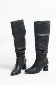 120 - Black Gusseted Block Heel Boot (Women)