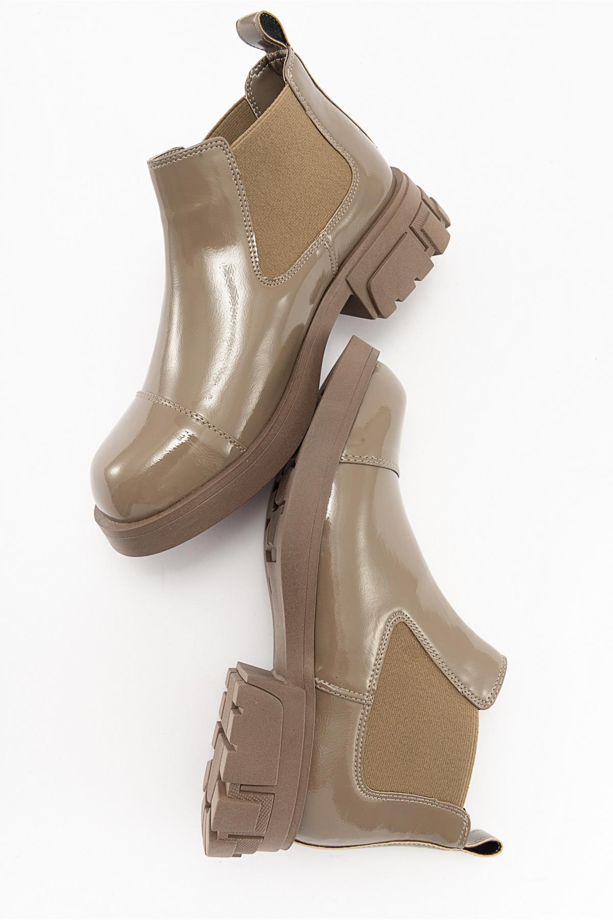 Cafune - Taupe Patent Boot (Women)