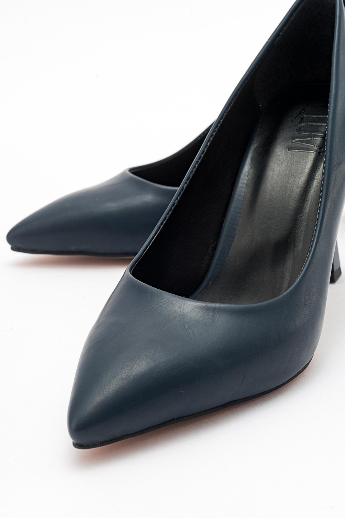 Forest Navy Cilt Pointed Toe Pump (Women)
