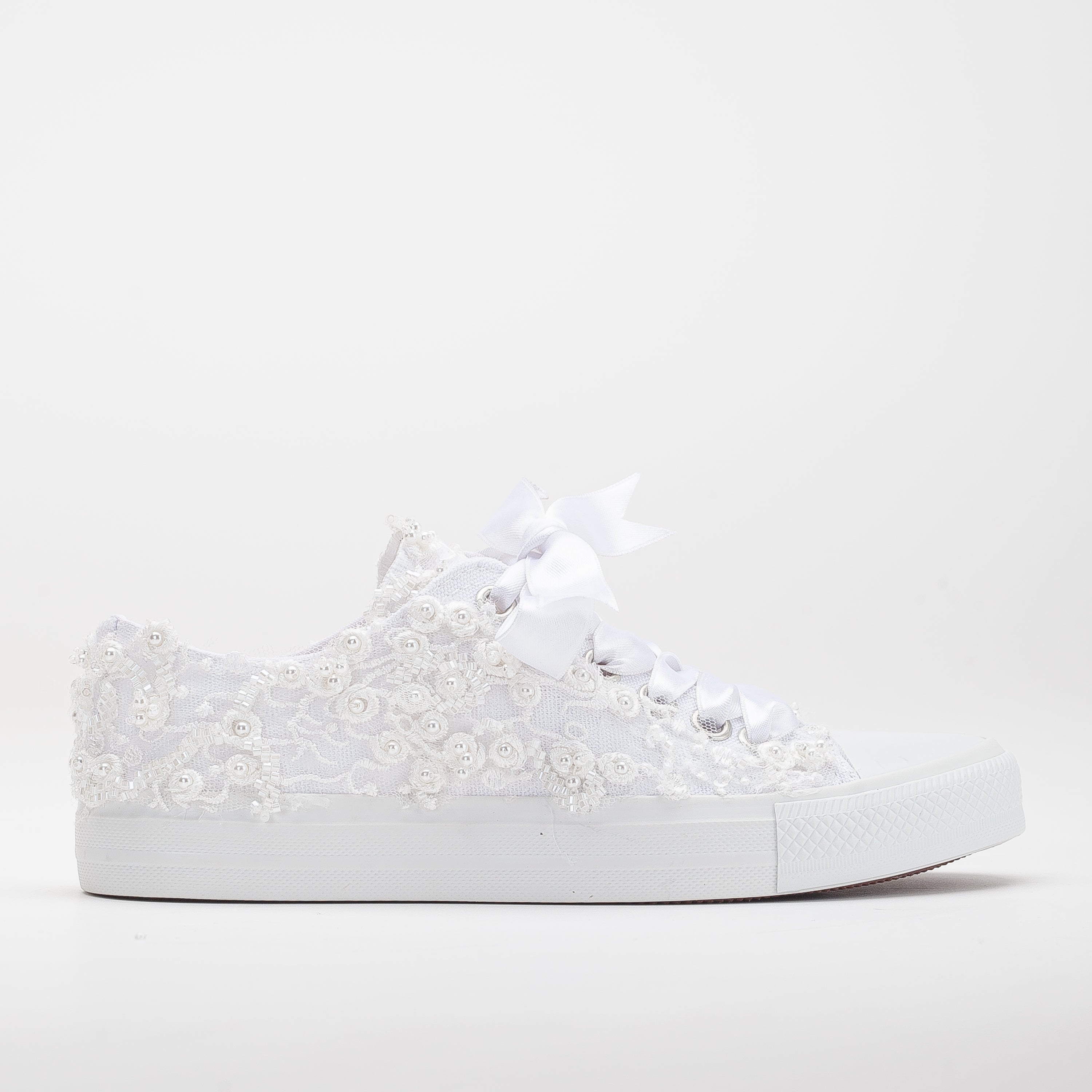 Bailey - White Low Wedding Converse