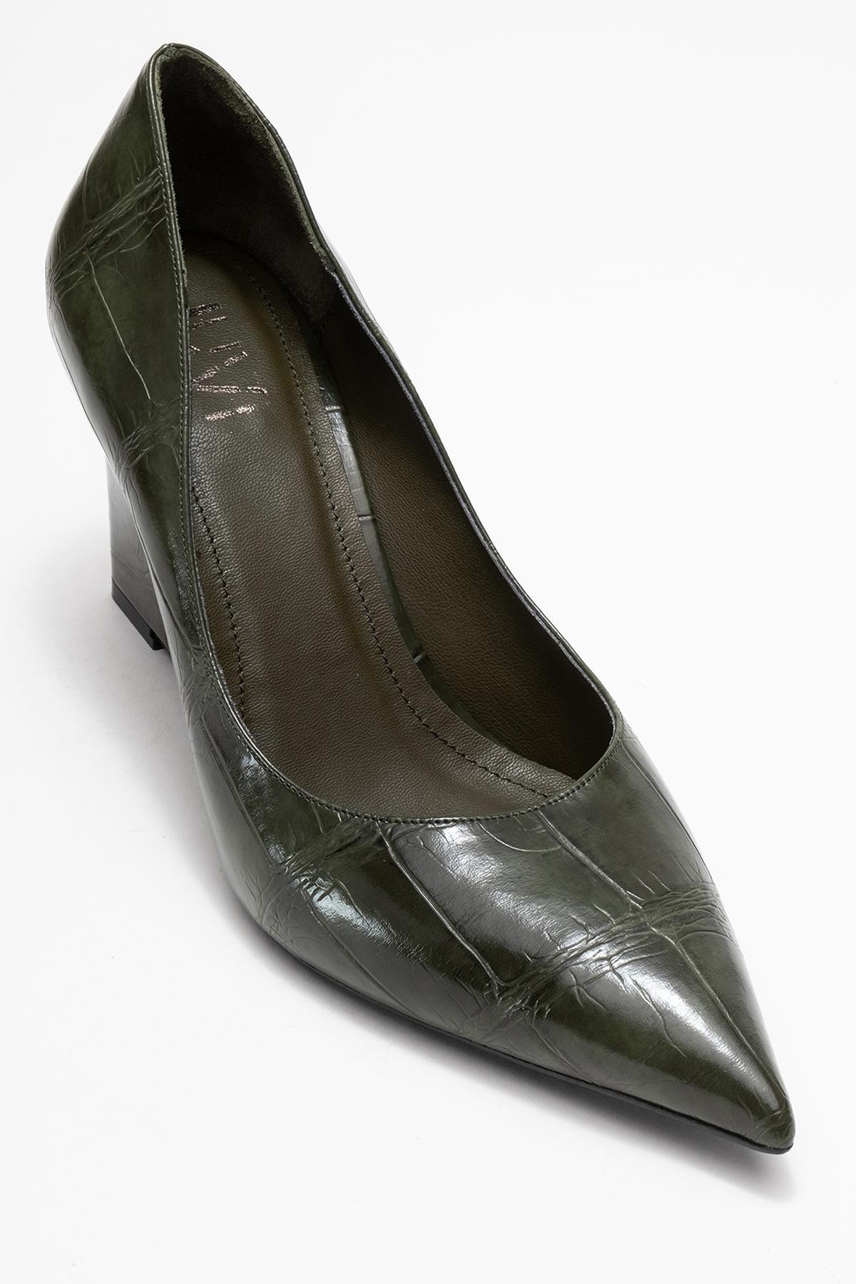 Puera - Green Printed Pointed Toe Wedge Heel Shoe (Women)