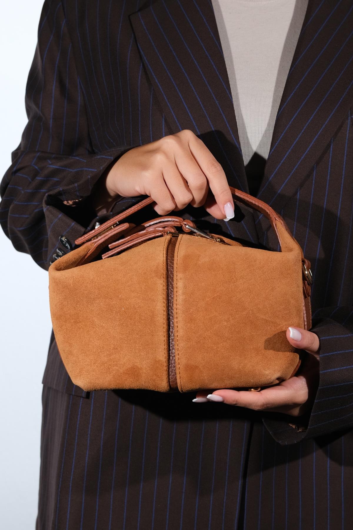 ISLAND - Cognac Genuine Leather Shoulder Bag (Women)