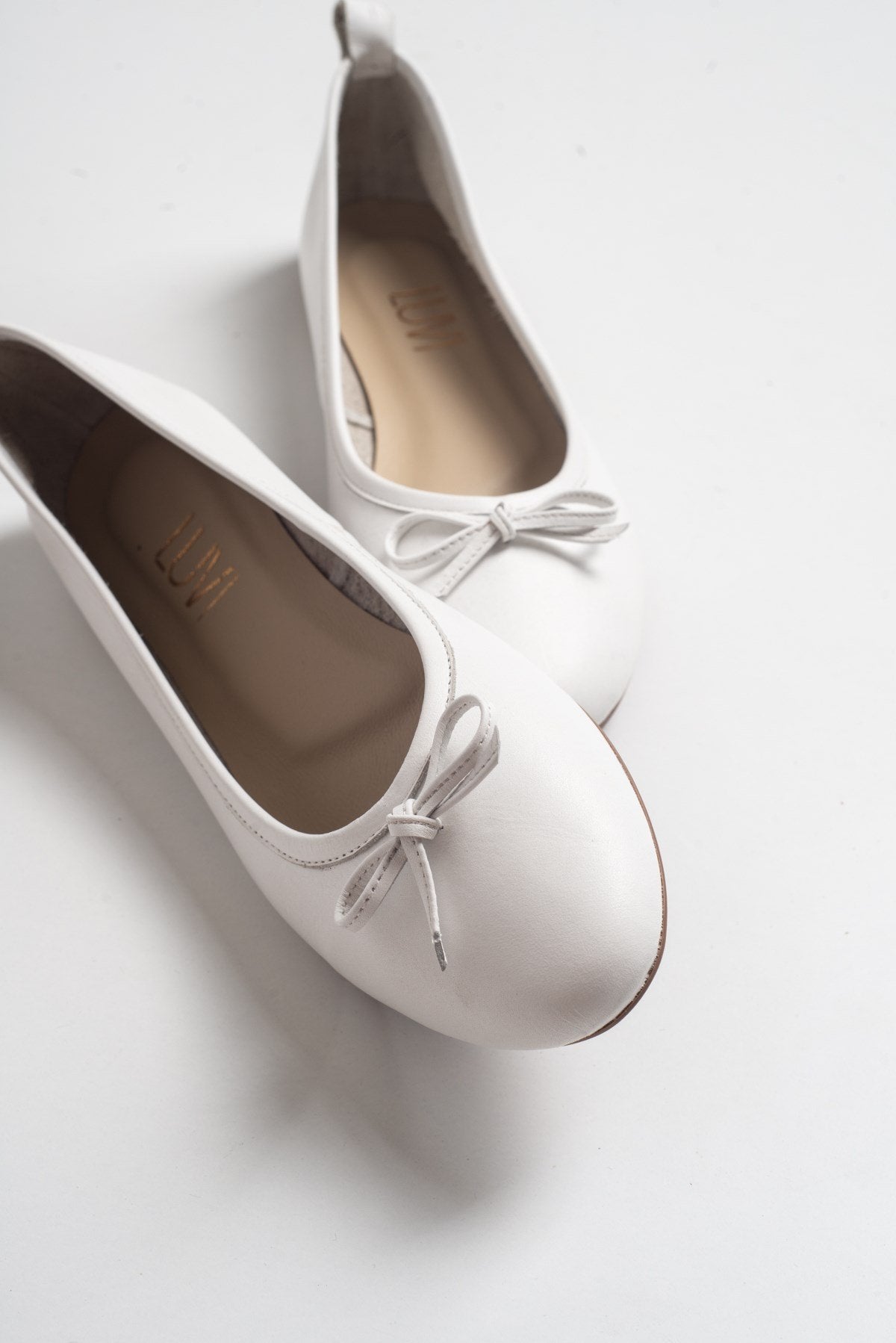 01 - White Genuine Leather Ballet Flat (Women)