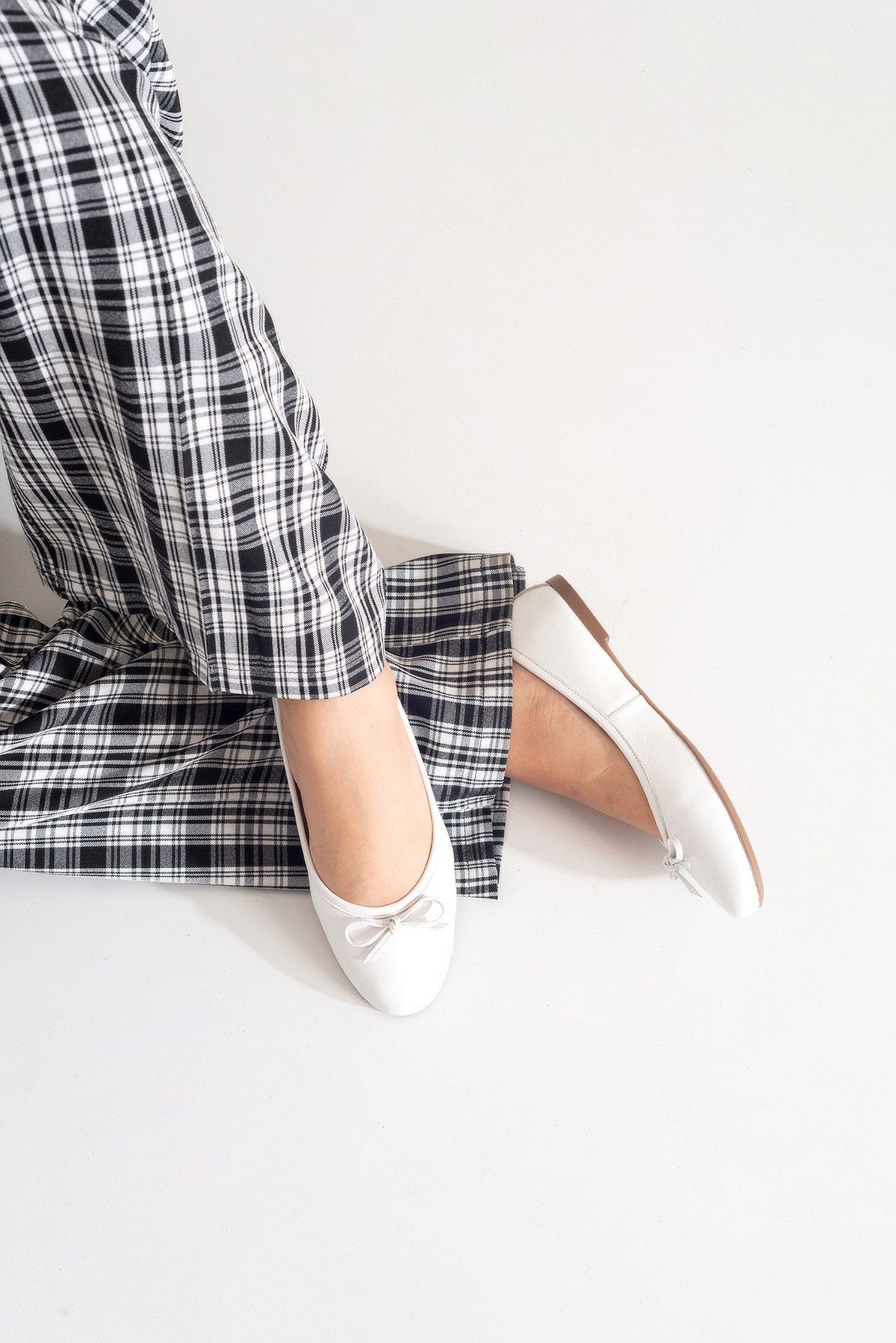 01 - White Genuine Leather Ballet Flat (Women)