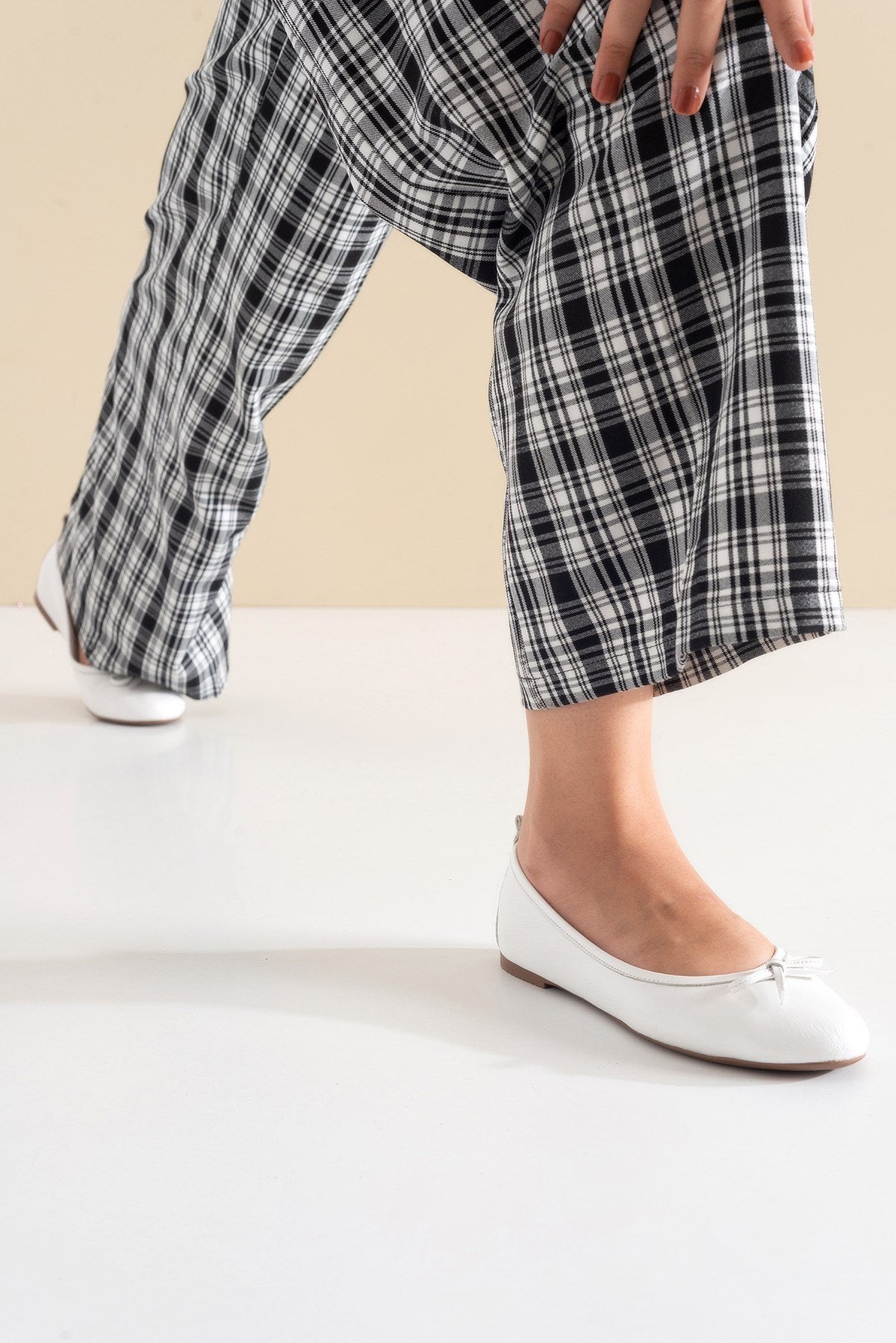 01 - White Genuine Leather Ballet Flat (Women)