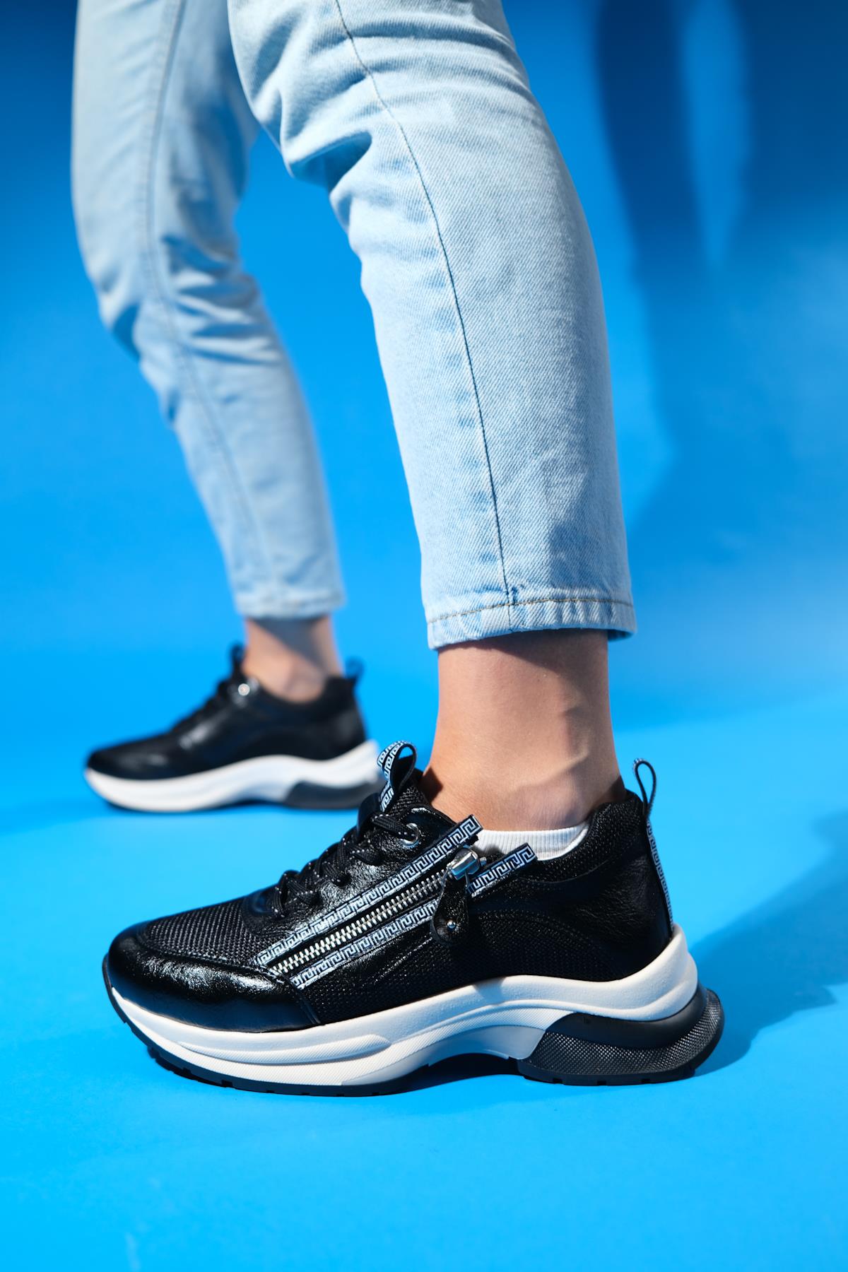 Oude - Black Zippered Platform Sneaker (Women)