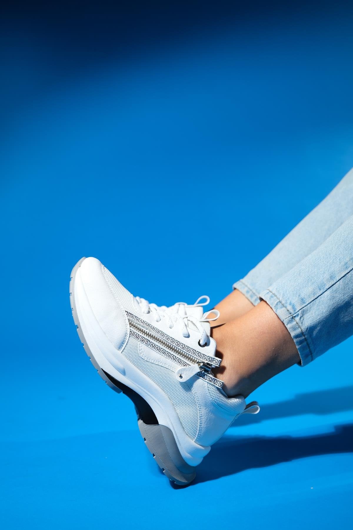 Oude - White Zip-Front Thick-Sole Sport Sneaker (Women)