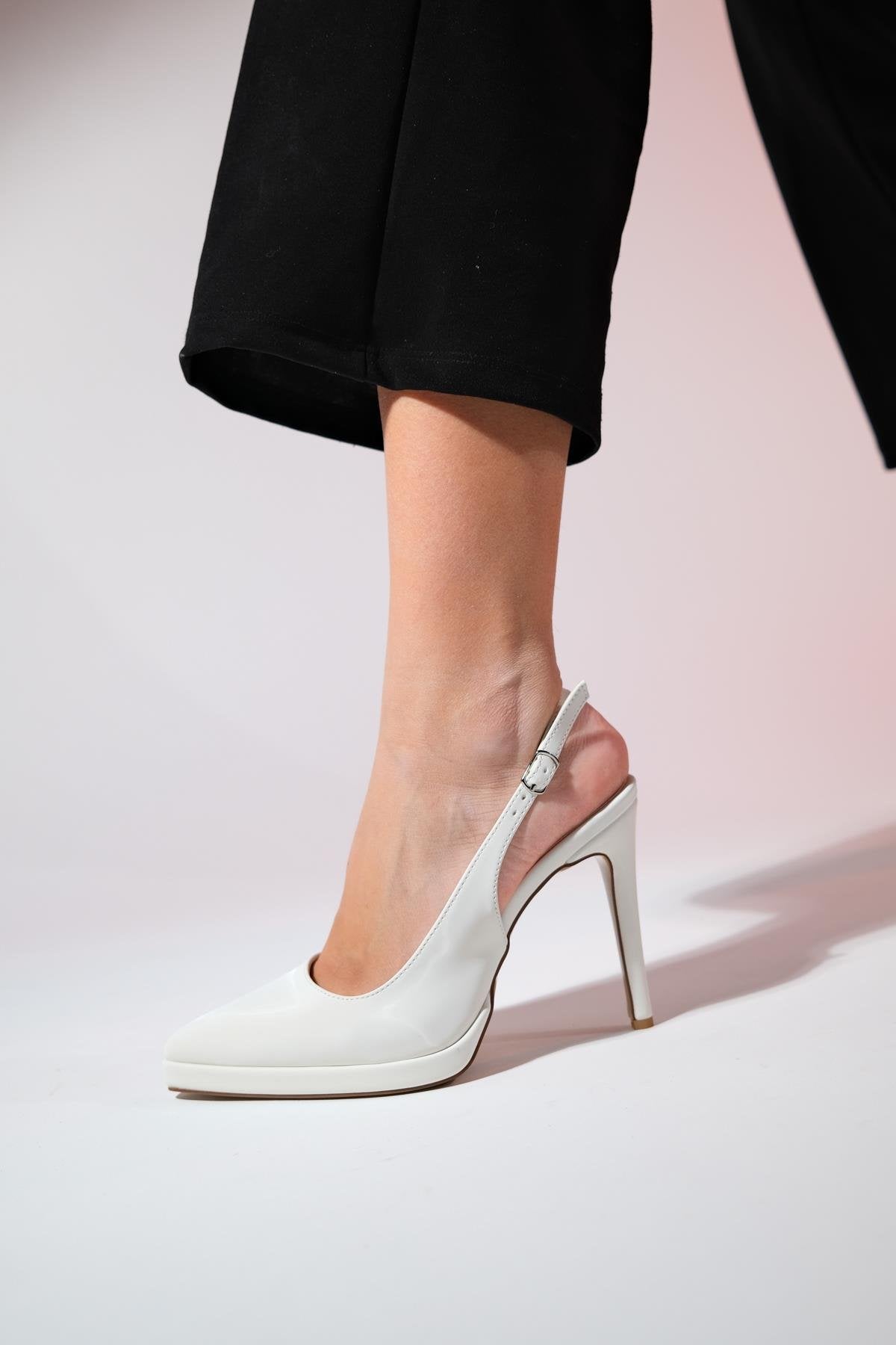 Santa - Ecru Platform Heel Pointed Toe Shoe (Women)