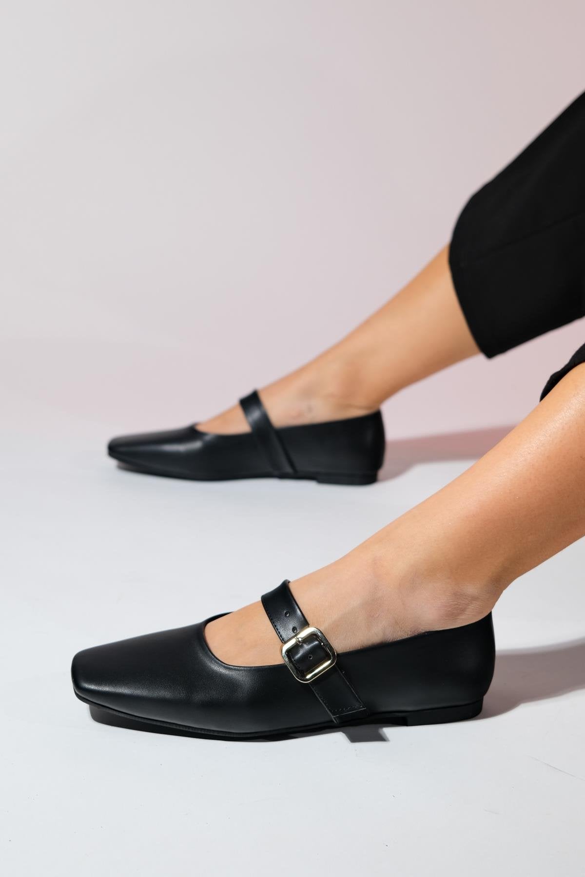 Bluff - Black Genuine Leather Square Toe Ballet Flat (Women)