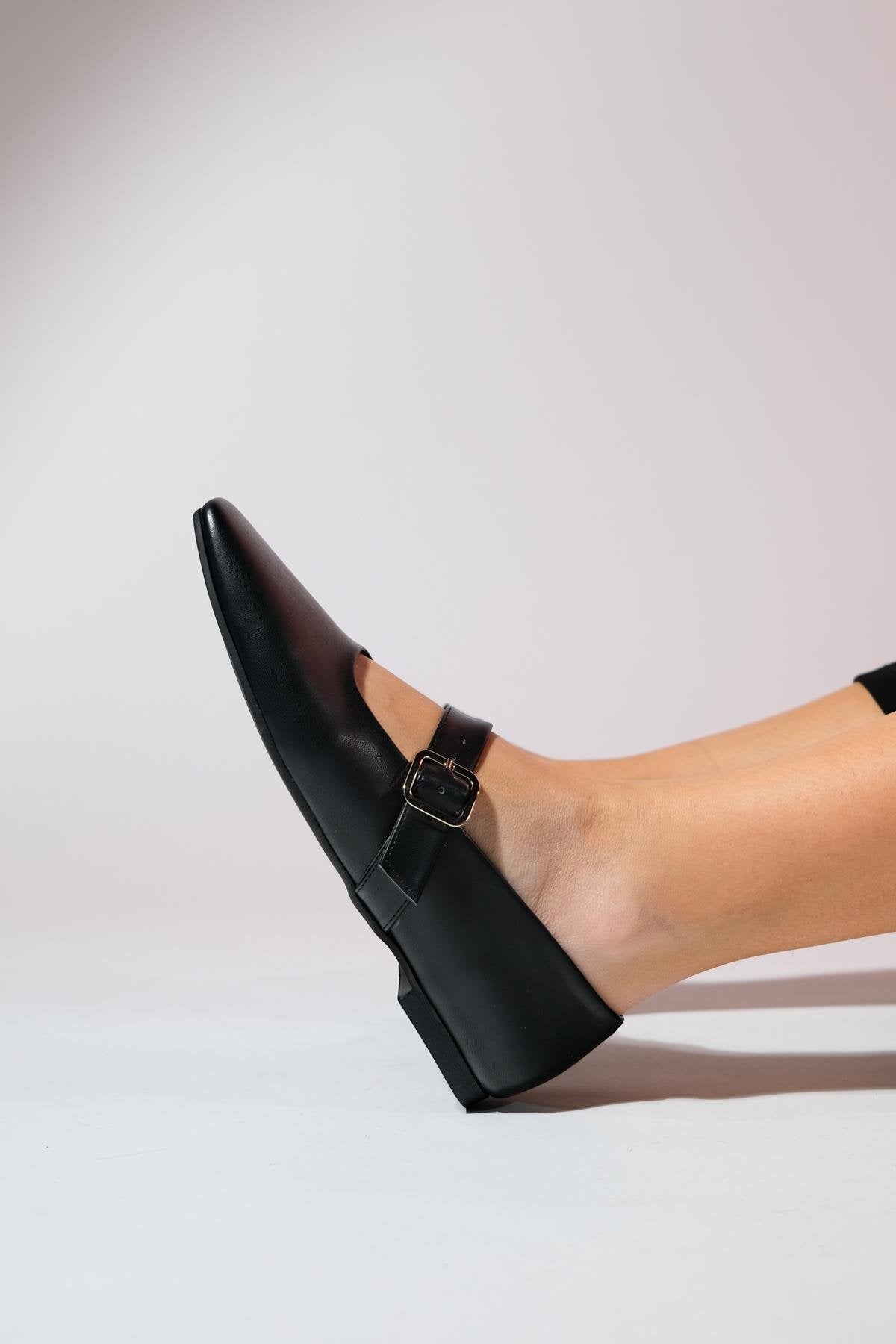 Bluff - Black Genuine Leather Square Toe Ballet Flat (Women)