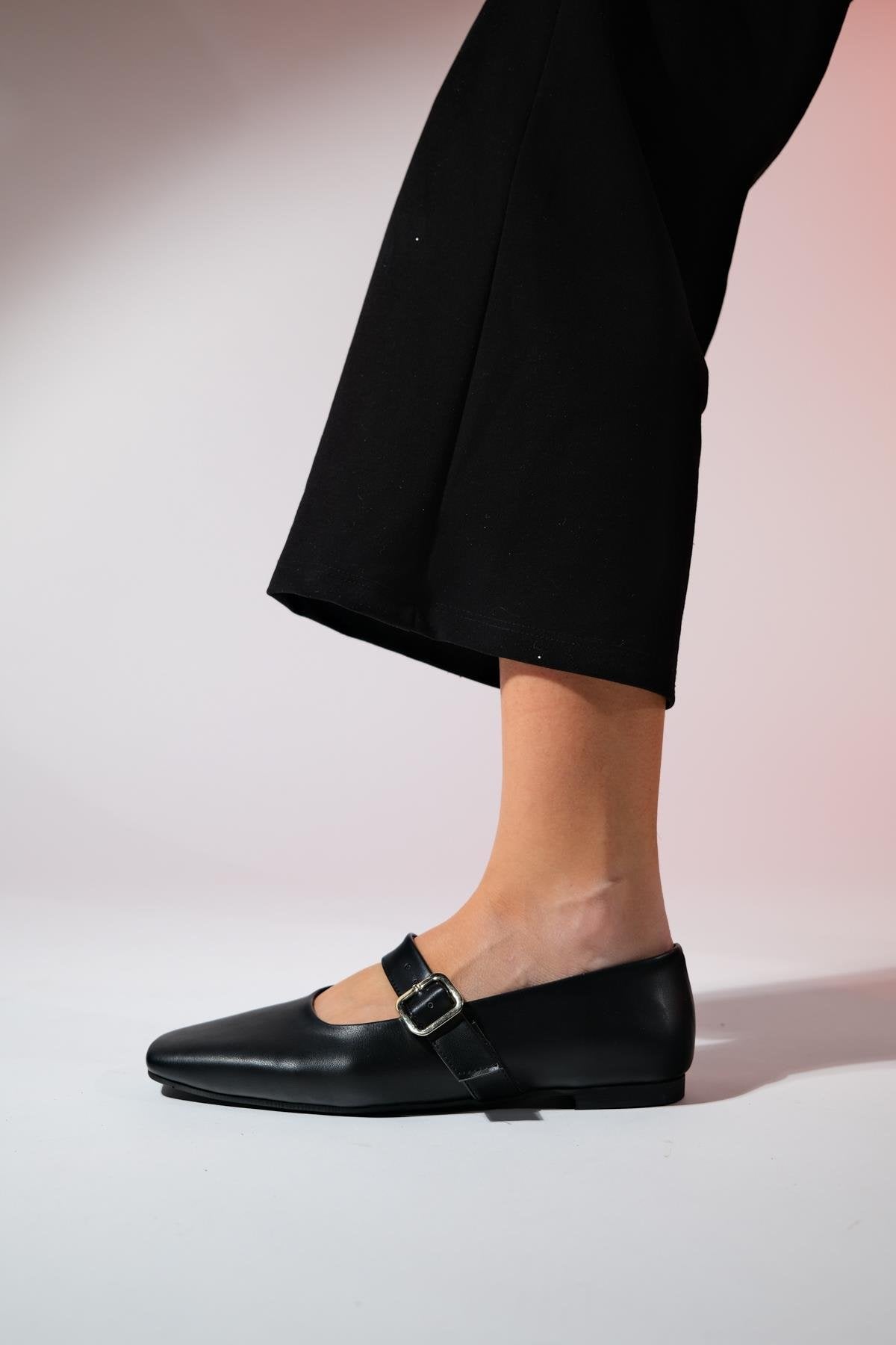 Bluff - Black Genuine Leather Square Toe Ballet Flat (Women)