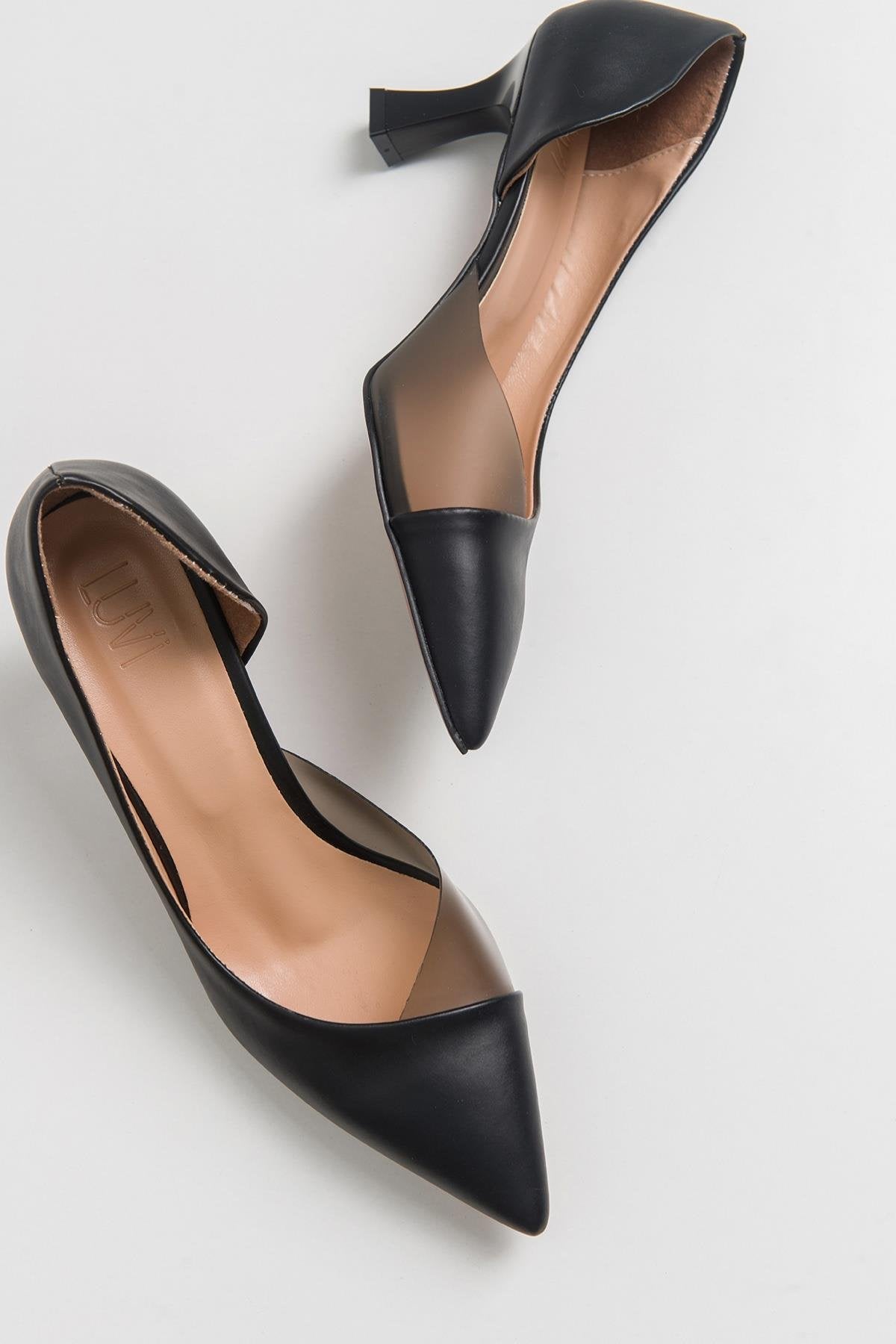Vera Black Pointed Toe Pump (Women)