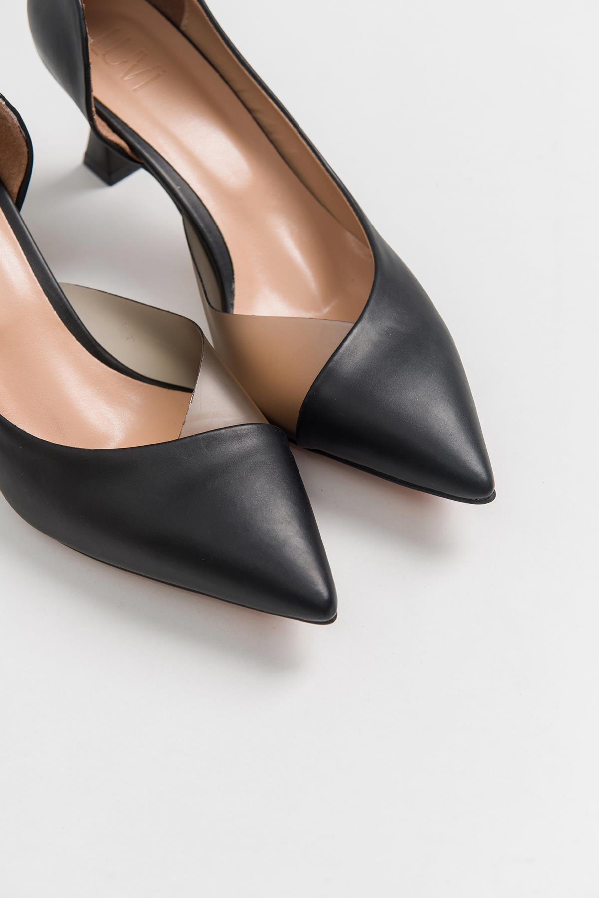 Vera Black Pointed Toe Pump (Women)