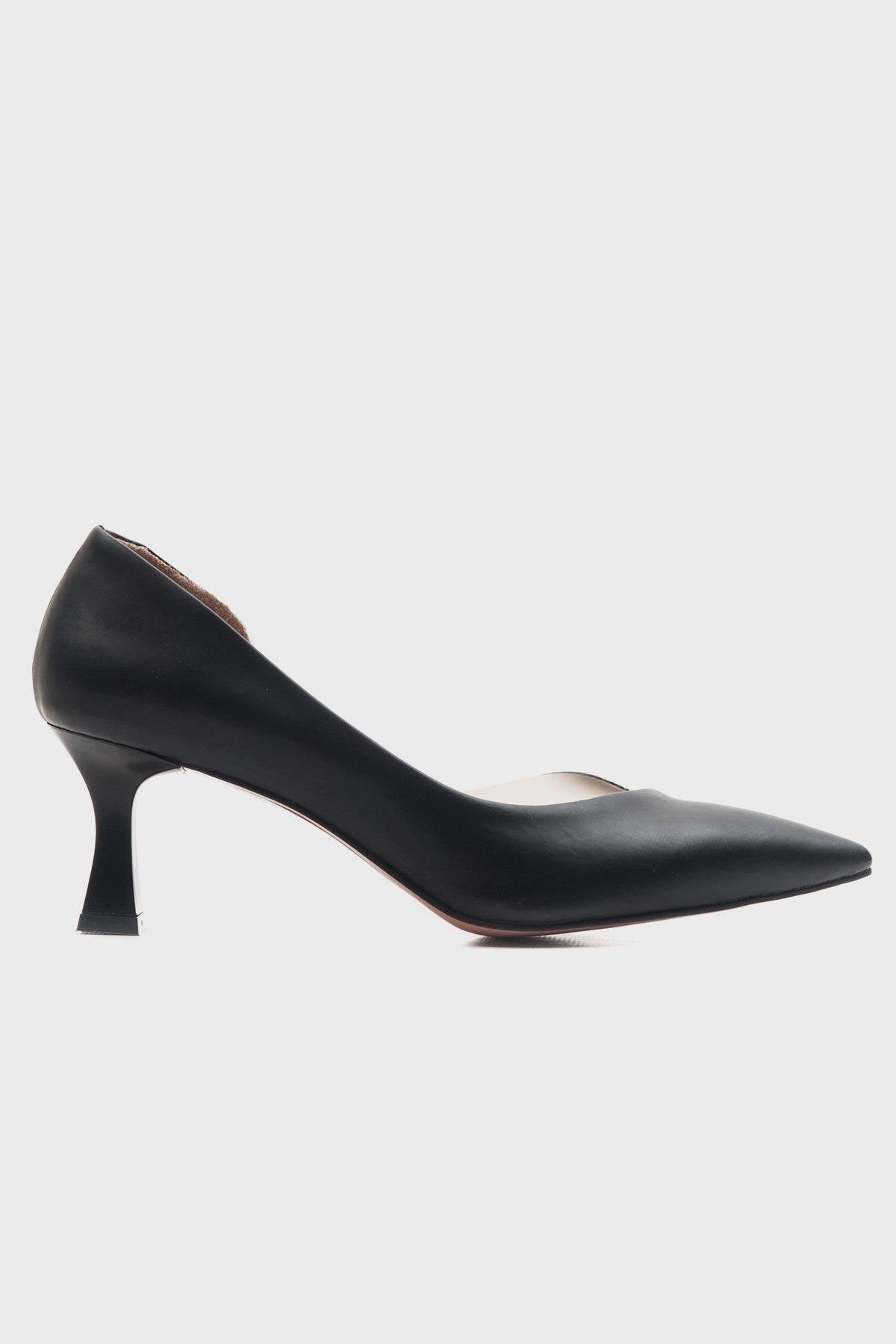 Vera Black Pointed Toe Pump (Women)