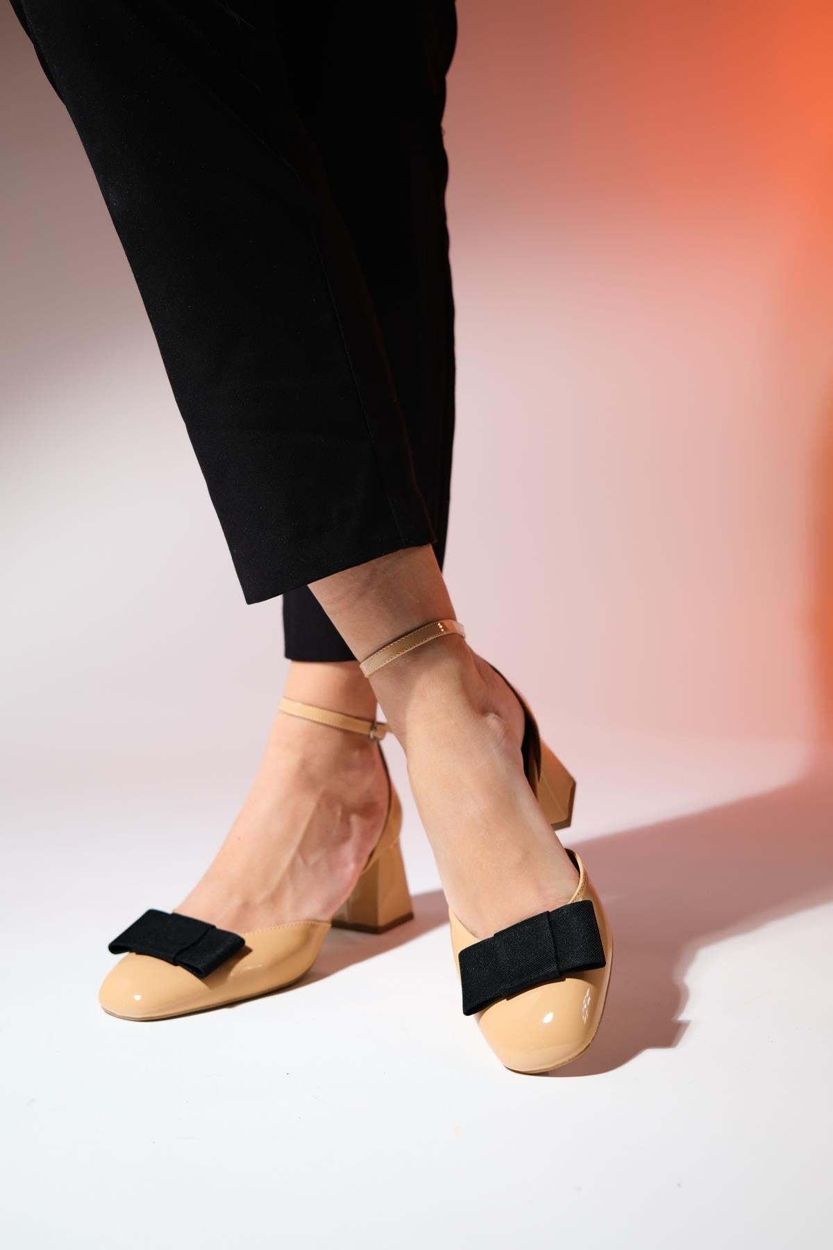 Brit - Taupe Patent Bow Block Heel Pump (Women)