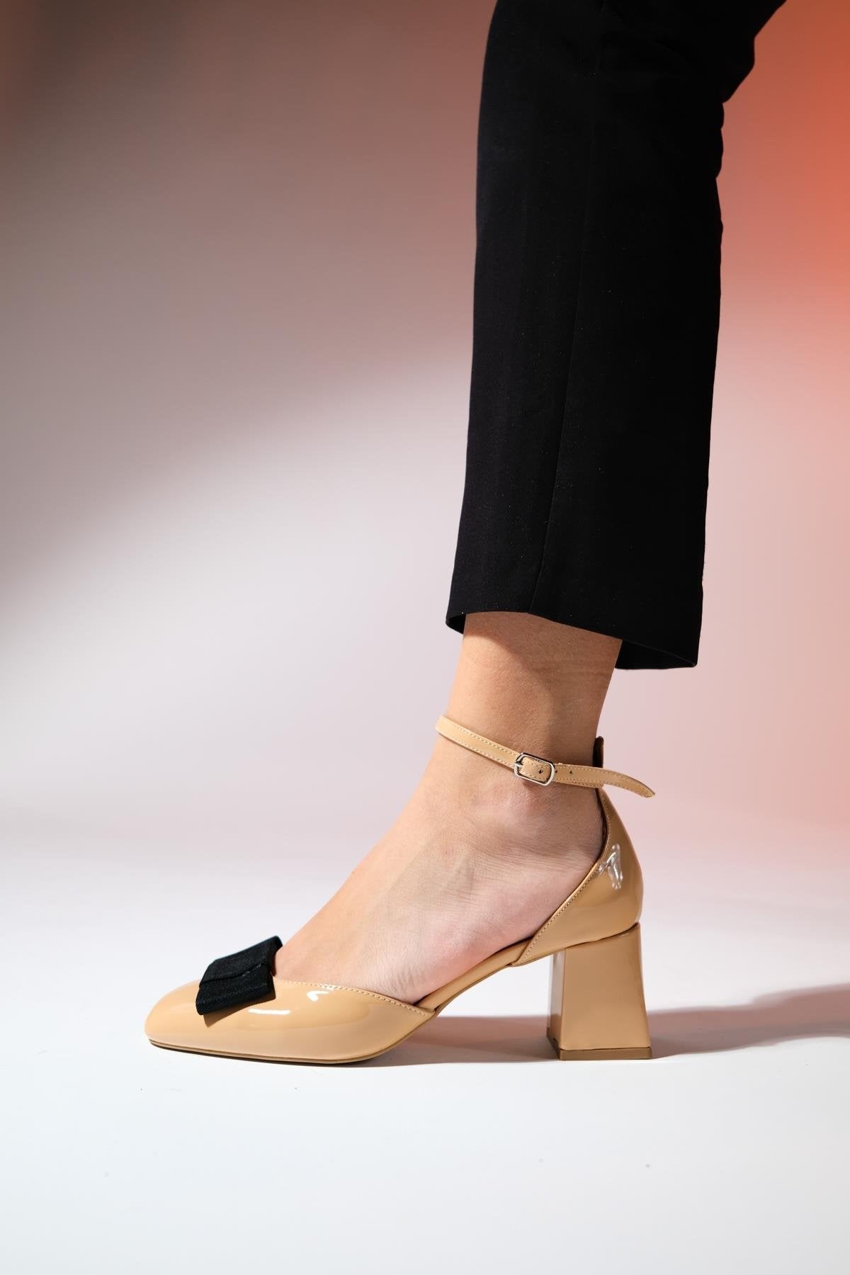 Brit - Taupe Patent Bow Block Heel Pump (Women)