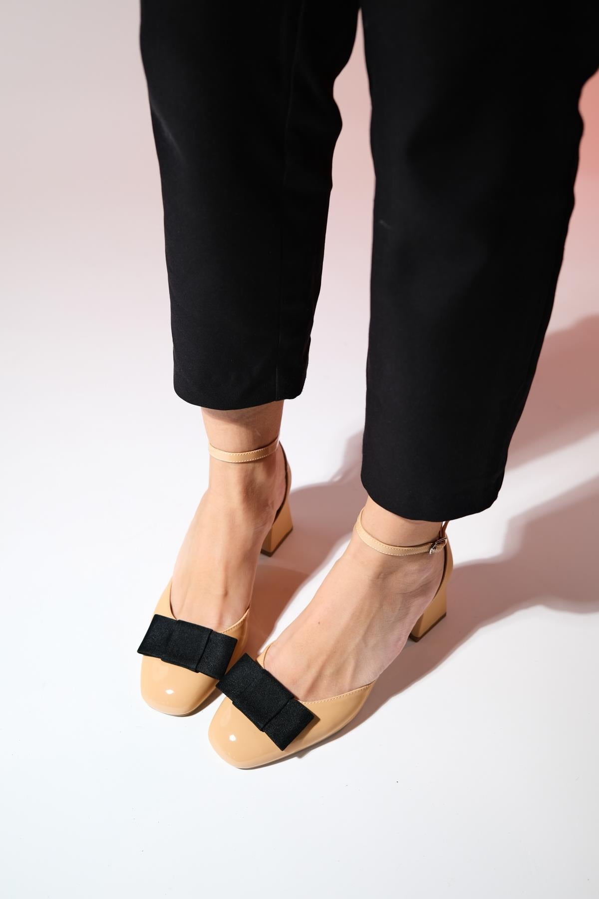 Brit - Taupe Patent Bow Block Heel Pump (Women)