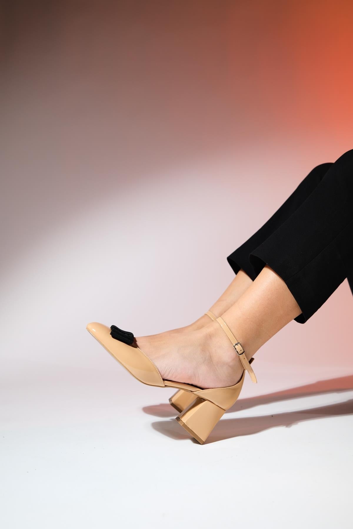 Brit - Taupe Patent Bow Block Heel Pump (Women)