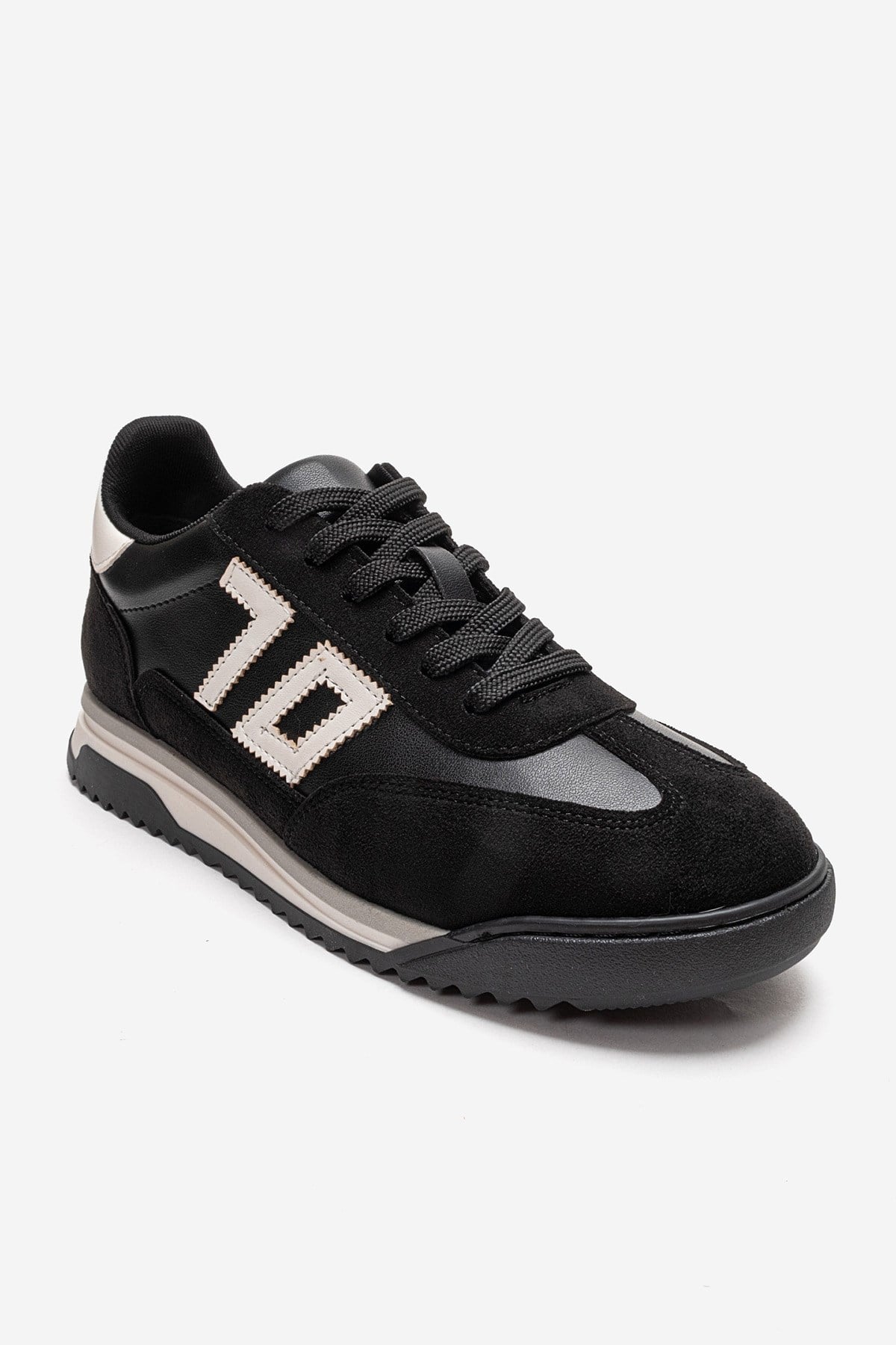 ARVON - Black Sneaker (Women)