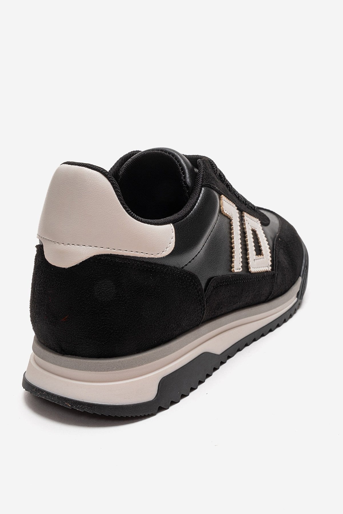 ARVON - Black Sneaker (Women)