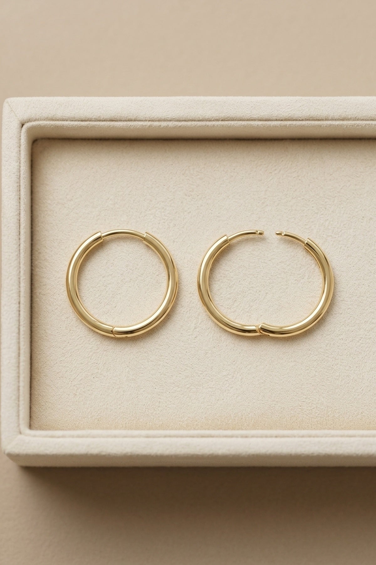 Estelle Single Classic 14k Gold Hoop Earrings