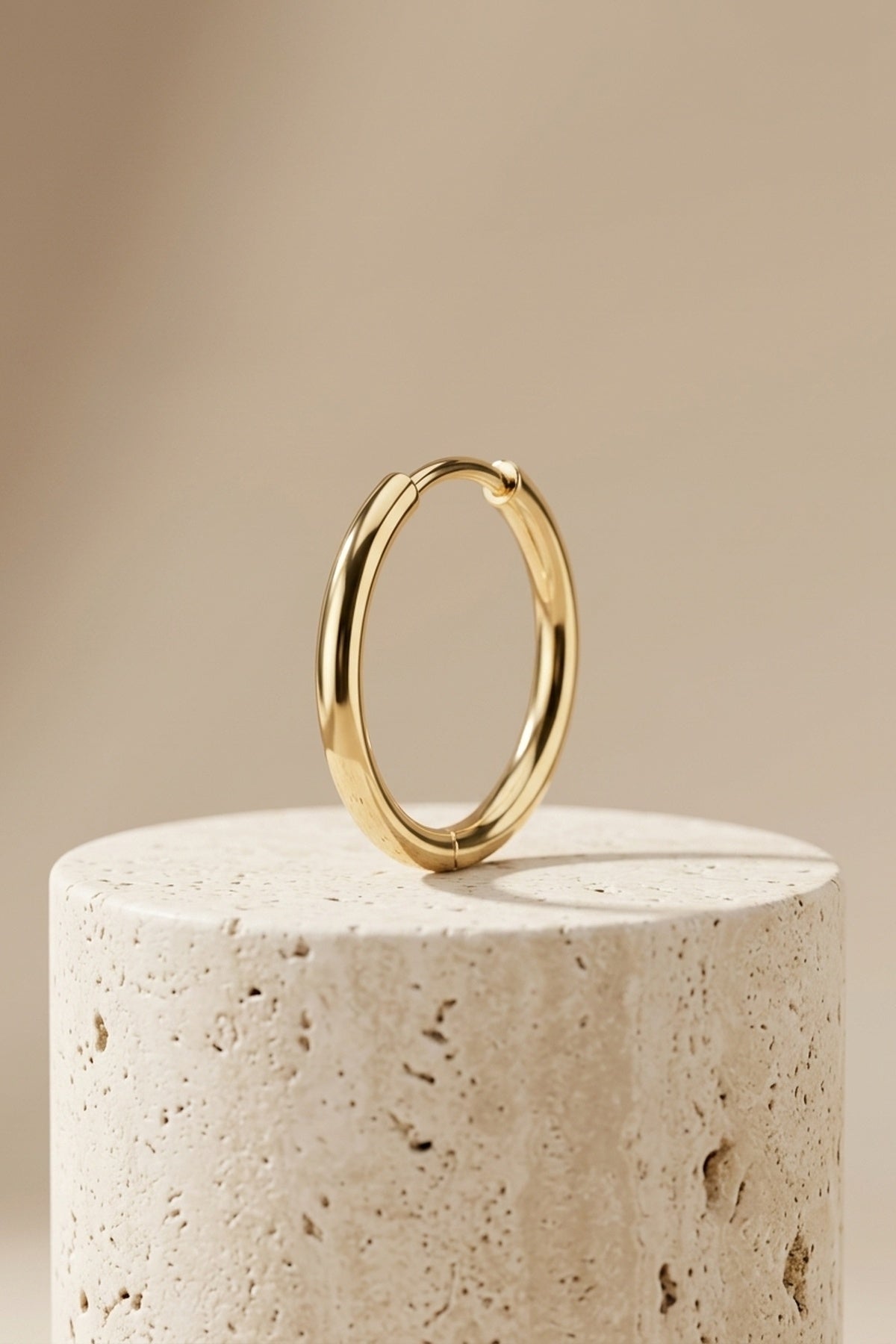 Amelie Single Classic 14k Gold Hoop Earrings