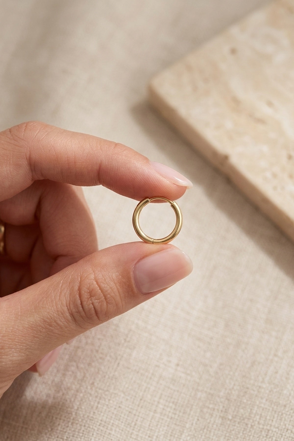 Audrey Single Classic 14k Gold Hoop Earrings