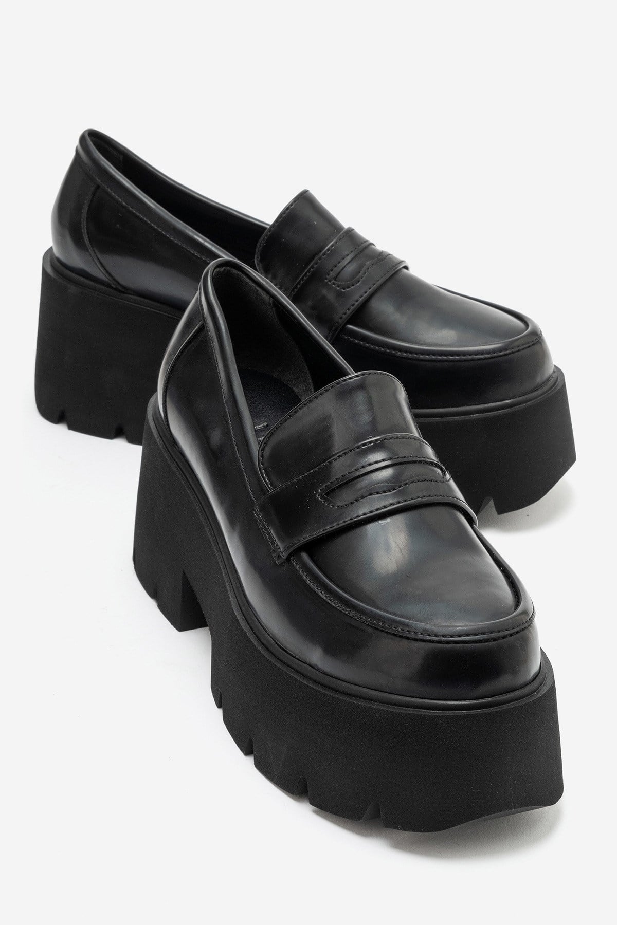 SANTIA - Black Platform Loafer (Women)