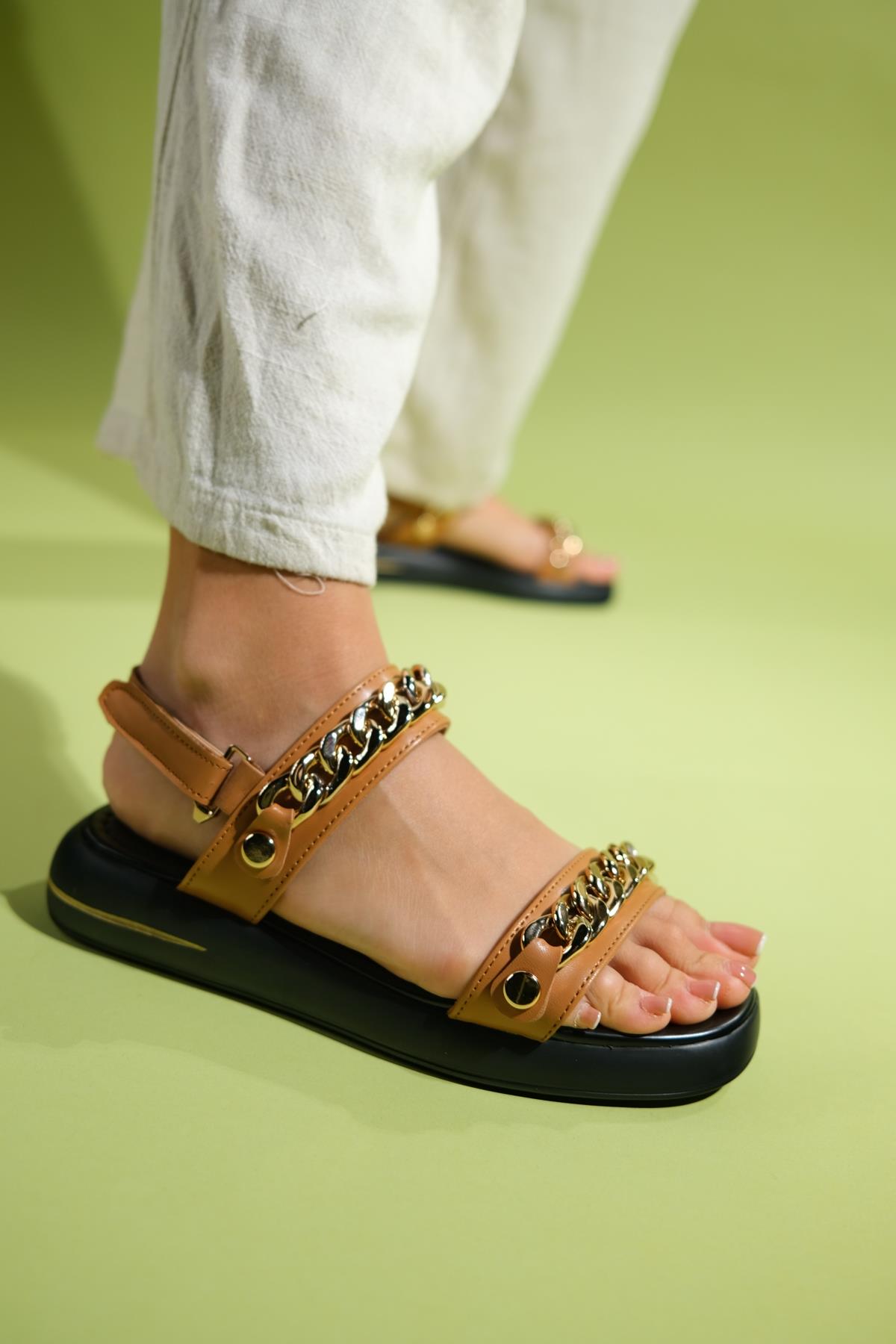 Loket - Cognac Chain-Detail Sandal (Women)