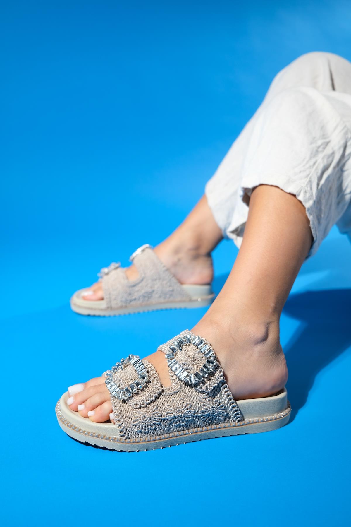 Dungeon - Beige Knit Double Strap Stone Buckle Slide (Women)