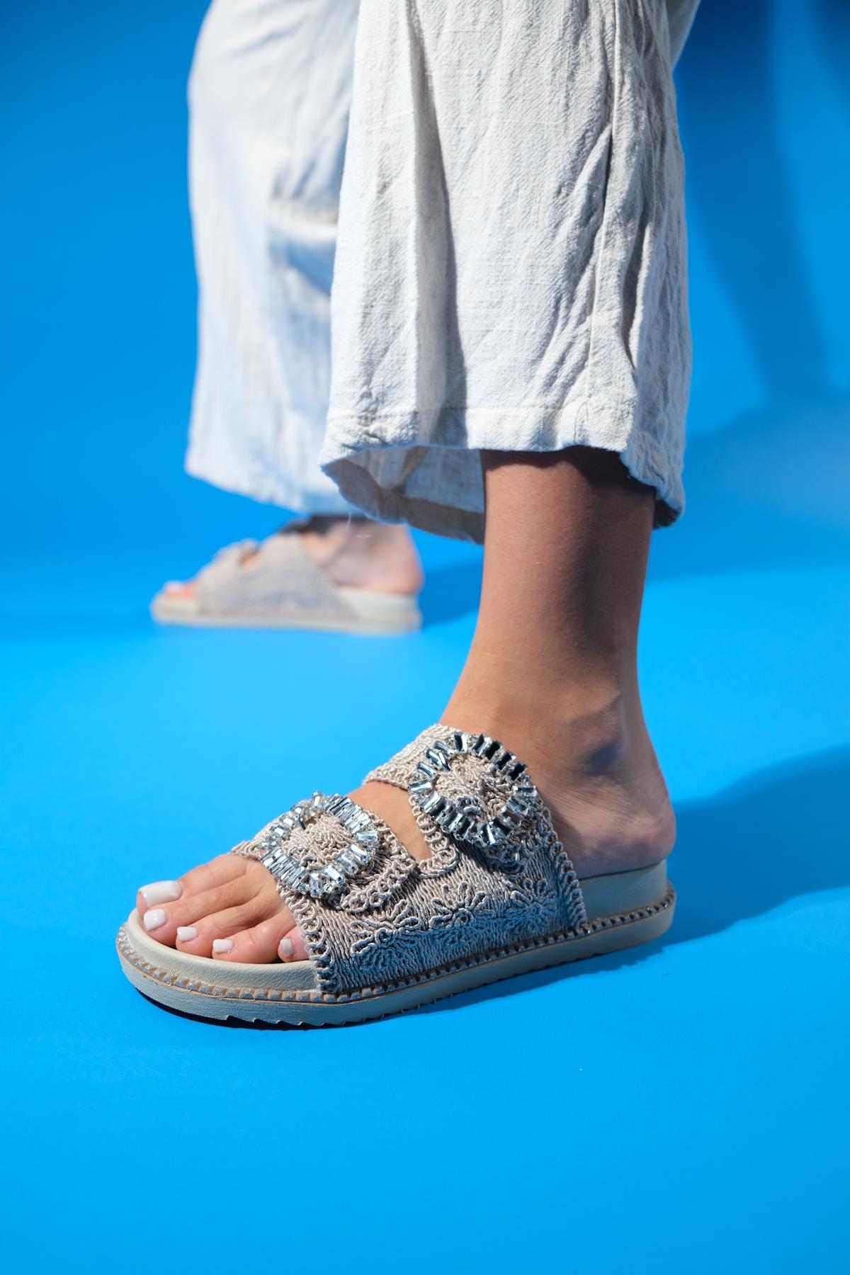 Dungeon - Beige Knit Double Strap Stone Buckle Slide (Women)