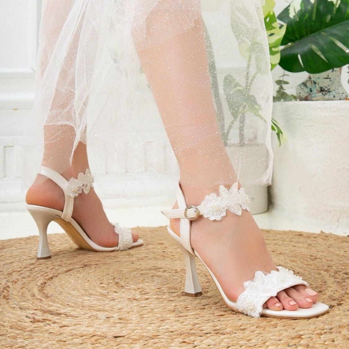 Handmade White Lace Pearl Mary Jane Bride Comfortable Wedding Shoes With  Ribbon Straps And Low Heel Chic And Elegant Performance Flats For Brides  AL2497 From Allloves, $20.76 | DHgate.Com