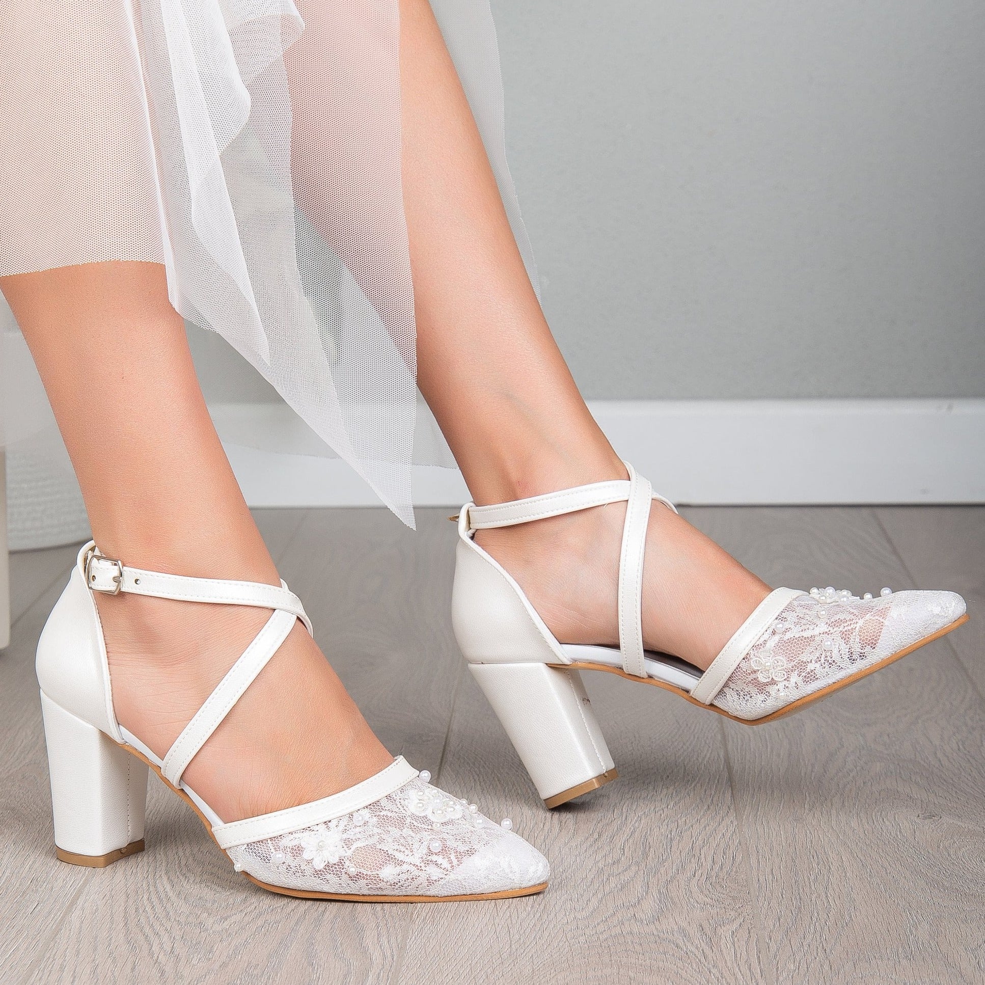 Ivory Bridal Shoes Chunky Heel Round Toe Ankle Strap Pearl Crystal Wedding  Shoes - Milanoo.com